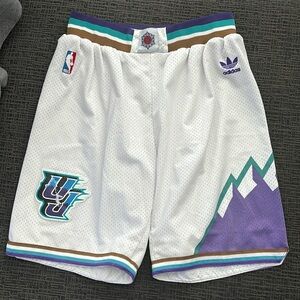 EUC MEN’S VINTAGE UTAH JAZZ NBA 90’s SHORTS MESH WHITE FLAWED SIZE MEDIUM M